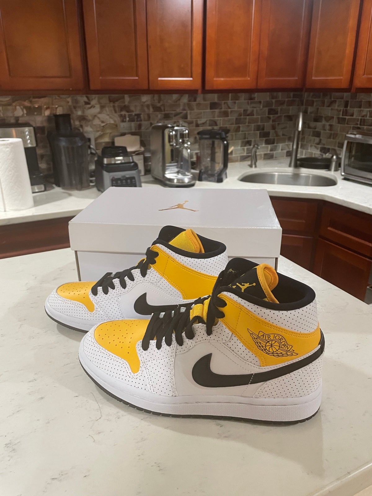 Jordan 1 Mid White University Gold Women Shoes Size 6.5 Euro Size 37.5