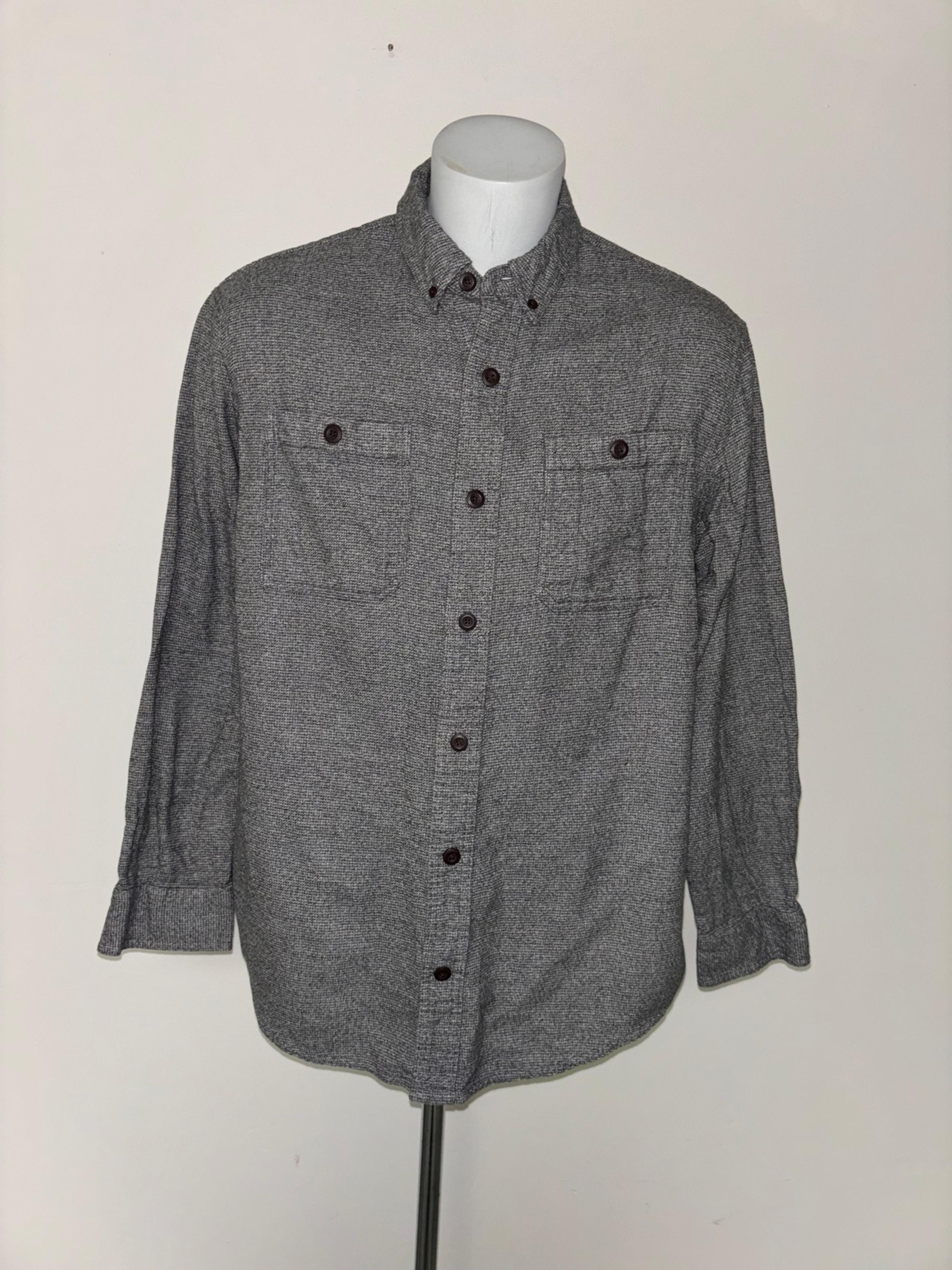Duluth trading men’s cotton button down shirt men size large great condition