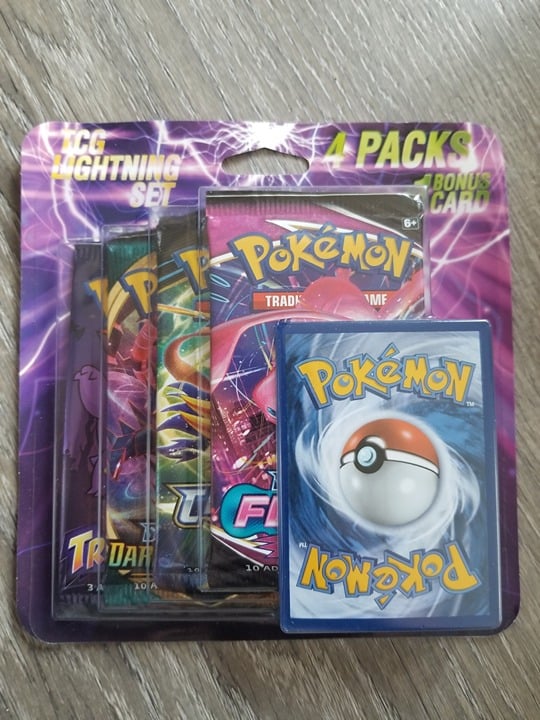 Pokémon TCG Lightning Set -4 Booster Packs + Bonus Card