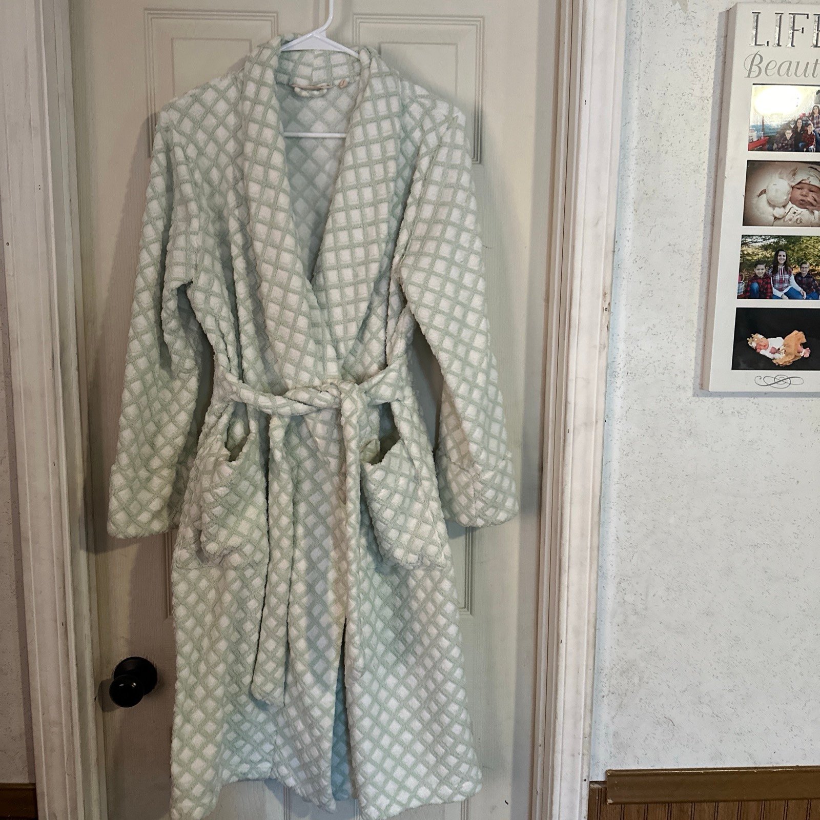 Soft Surroundings White & Green Size Small Robe