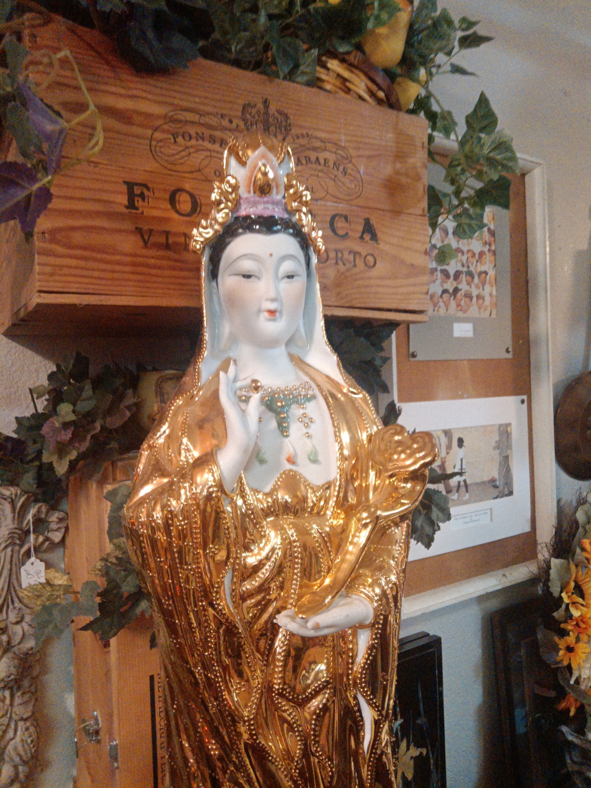 LARGE GODDESS GUAN YIN. PORCELAIN. GOLD IN LUXURY!