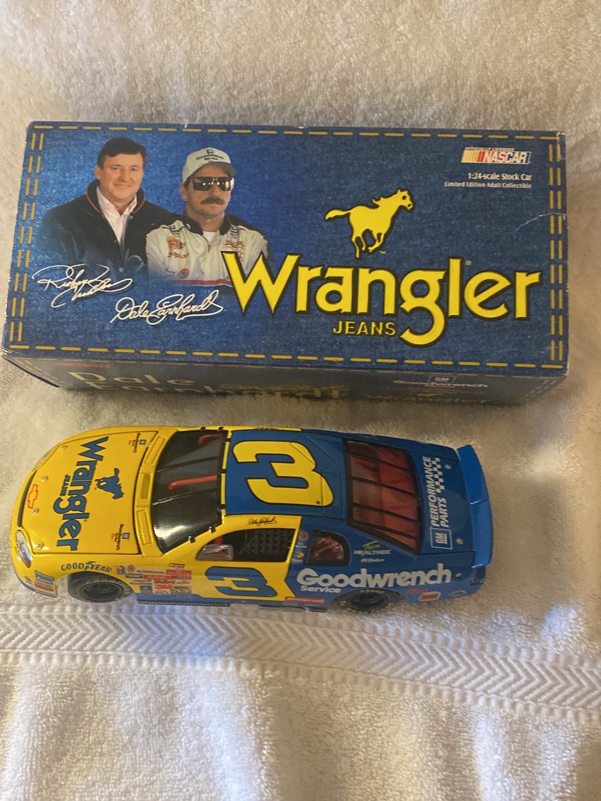Nascar Dale Earnhardt GM Goodwrench Service Plus Wrangler Jeans 1.24 Scale Dieca