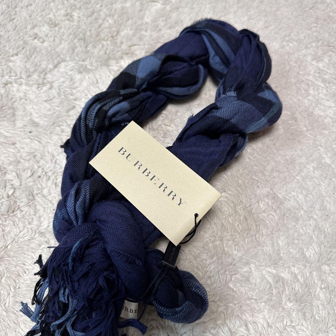 BURBERRY Navy Check Scarf