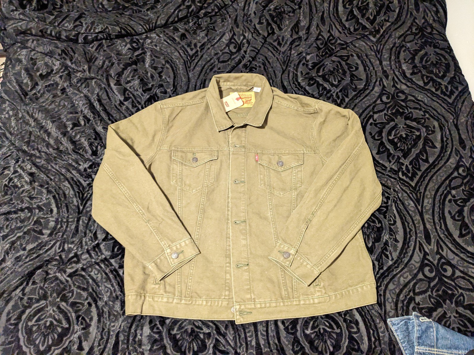 Levis Regular Fit Trucker Jacket in Olive Night Canvas