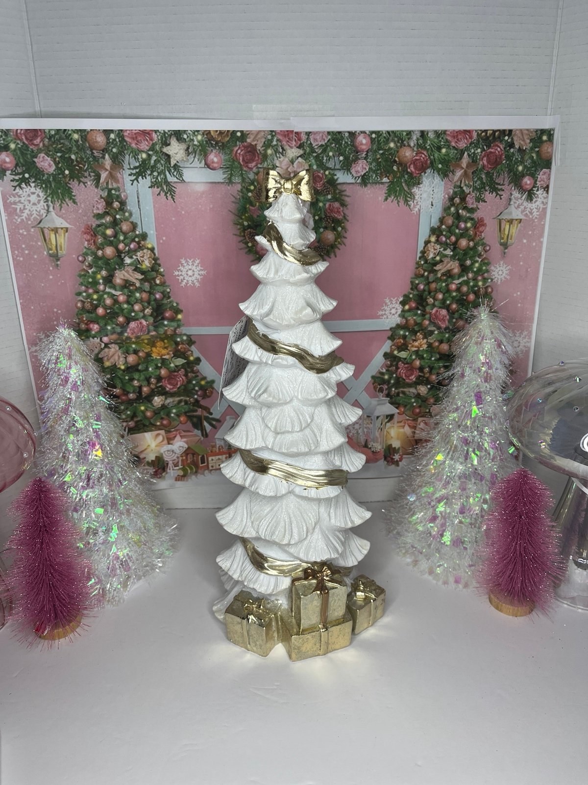 Nicole Miller Gold and white Bow Christmas tree with presents NWT