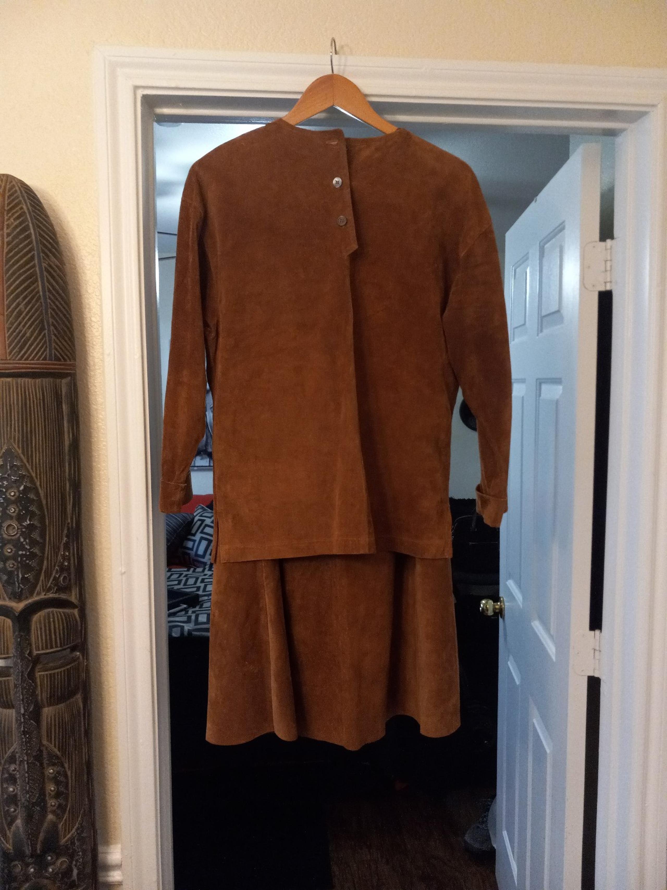 JH COLLECTION Women Suede Skirt Suit
