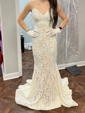 JOVANI Prom Dress, Size 0, Ivory w/ Elaborate Beading