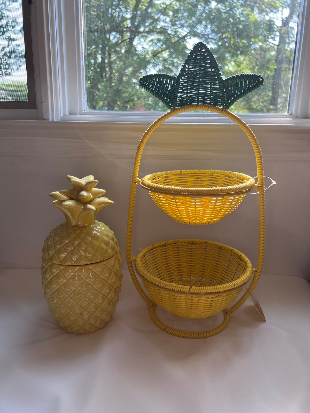 NWT Pineapple Home Decor