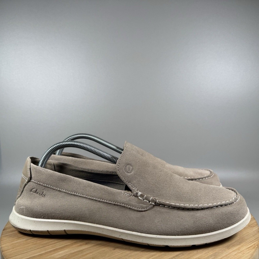 Clarks Collection Flexway Step US 9.5 Beige Suede Driving Slip On Shoes Loafers