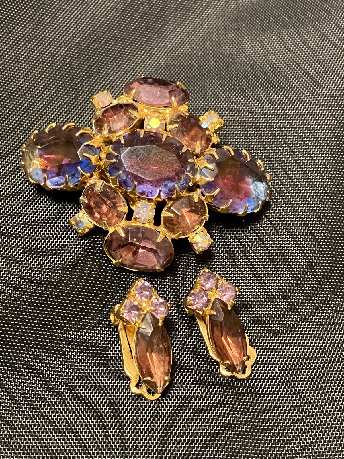 Vintage Juliana Purple Violet Givre Opalescent AB Rhinestone Brooch & Earrings
