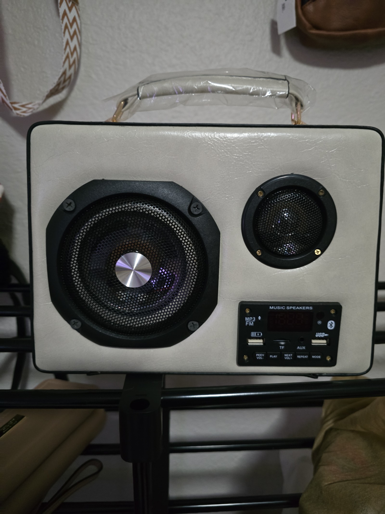 Speaker purse