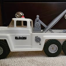 TruckLarge Eldon Toy Wrecker