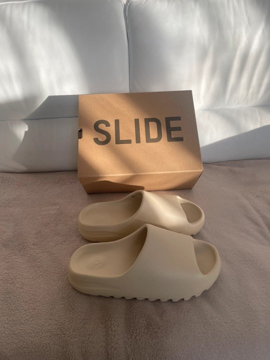 Yeezy slides Non-slip slippers size 10
