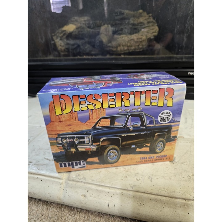 NEW* MPC by Round 2 | 1984 GMC Pickup DESERTER [Molded in White] 1/25 MPC847/12