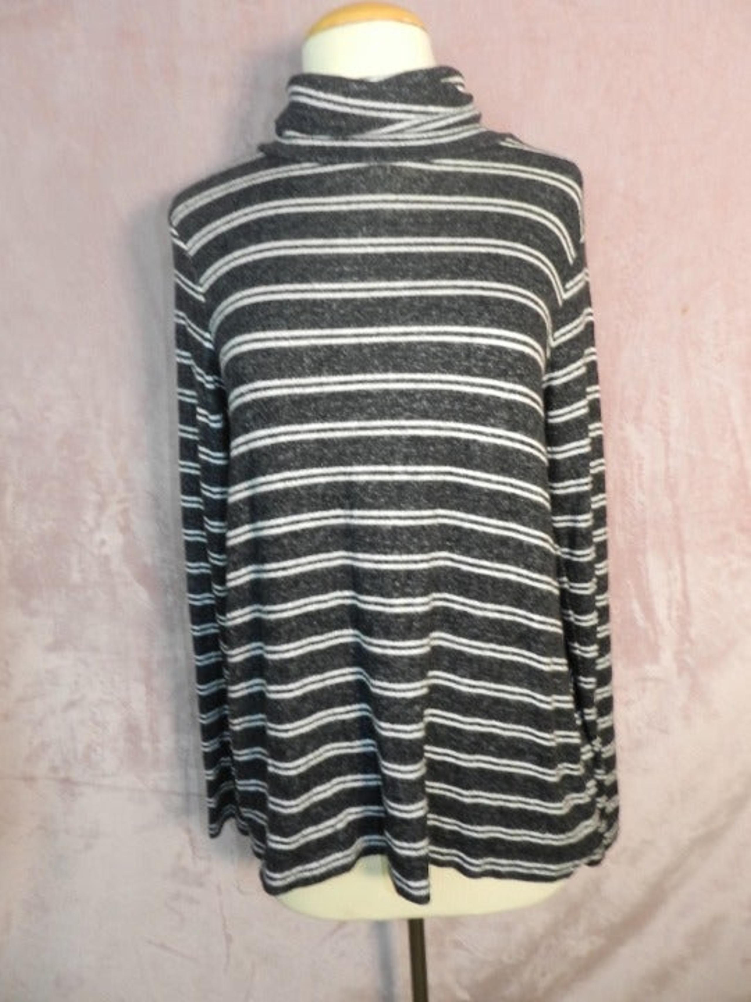 Merona Womens Striped Grey And White Turtle Neck Rayon Sweater Shirt Size Medium
