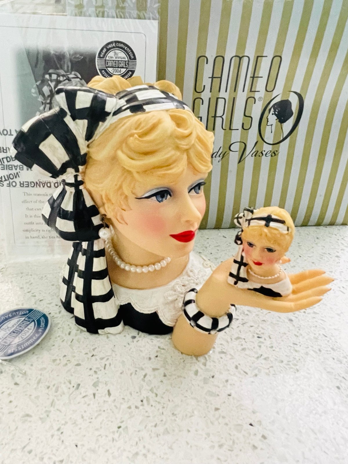 Cameo girls head vase Sasha 1964 with autograph