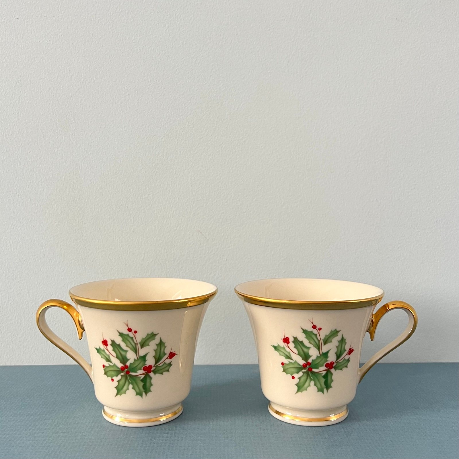 Lenox Holiday Seasonal 24 Karat Gold Porcelain Teacup Christmas Cups (Set of 2)