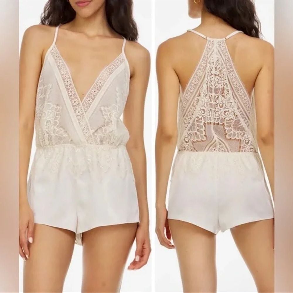 Flora Nikrooz Romper Antique Ivory size medium EUC