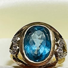 10k ring with blue topaz stone size 8