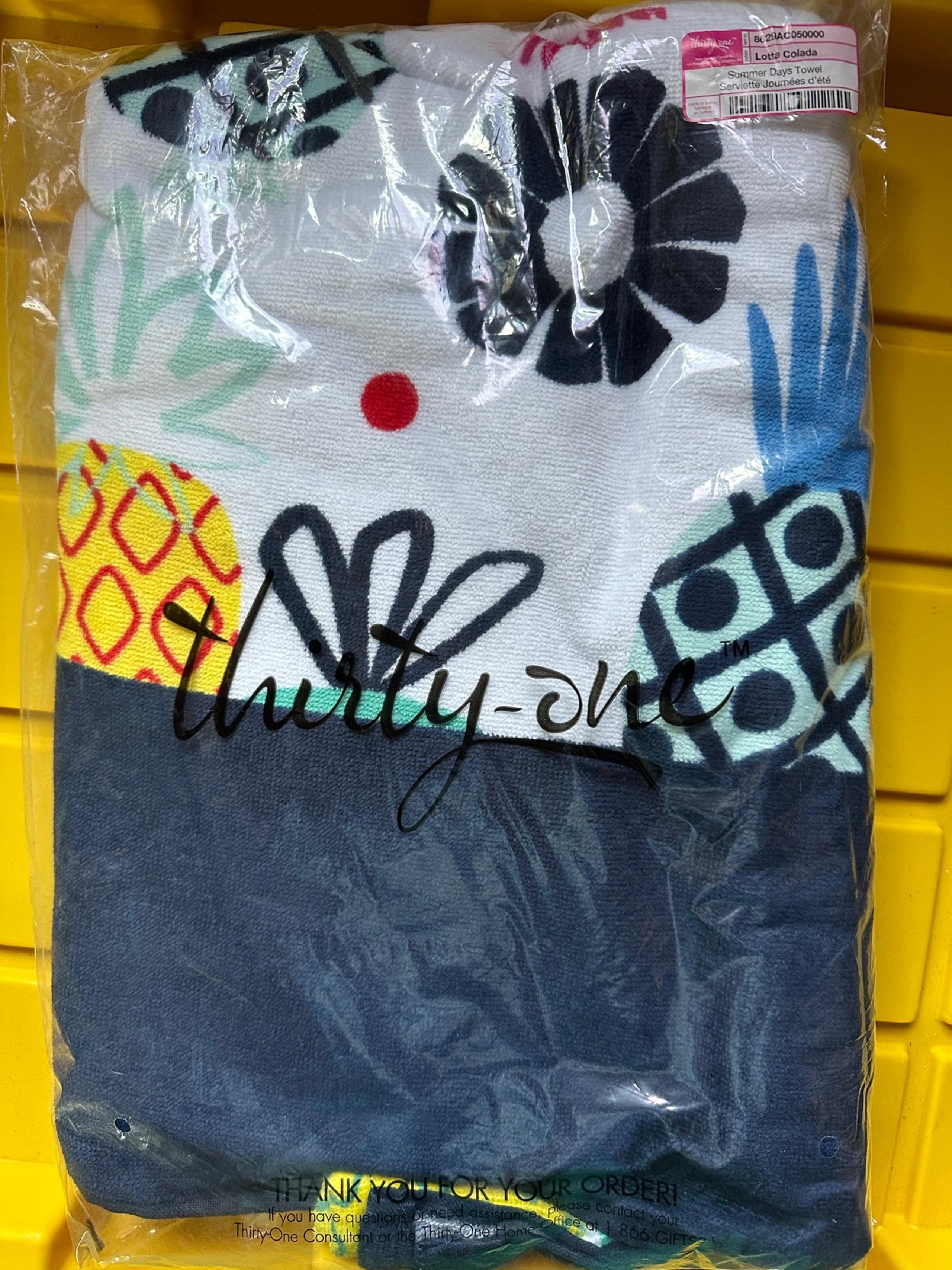 Lotta Colada Pineapple Beach Towel by Thirty-one NEW