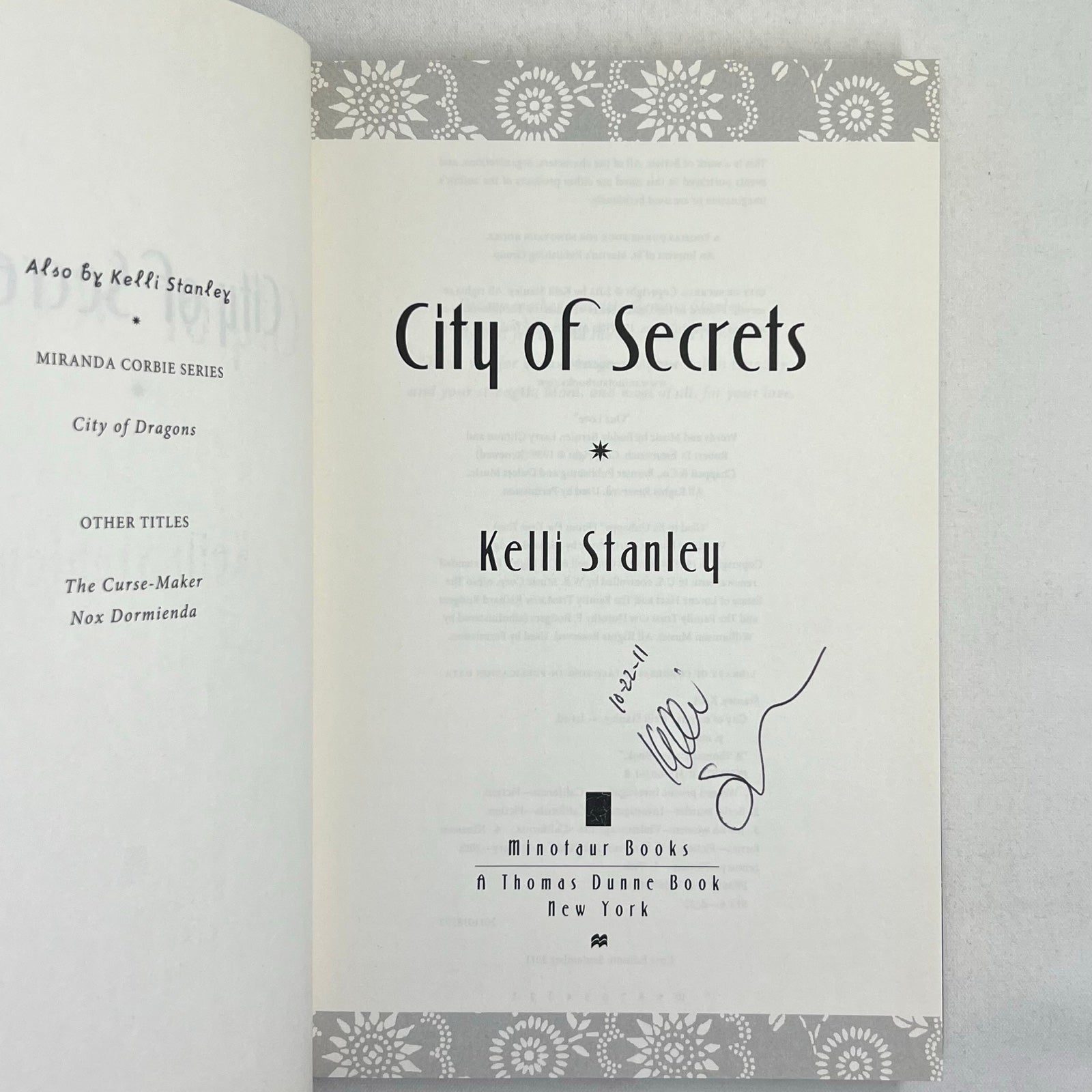 KELLI STANLEY CITY OF SECRETS SIGNED 1ST EDITION