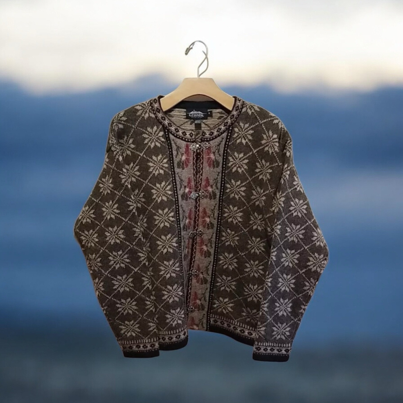 Icelandic Wool Cardigan Women's M Snowflake Brown Beige Hook Closure Hong Kong
