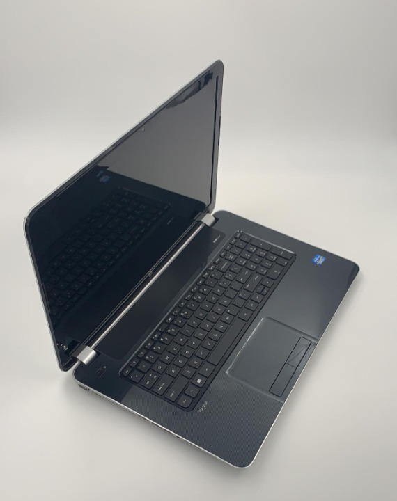 HP Pavilion 17-E117DX 8 GB RAM, 700 GB HDD, CORE I3