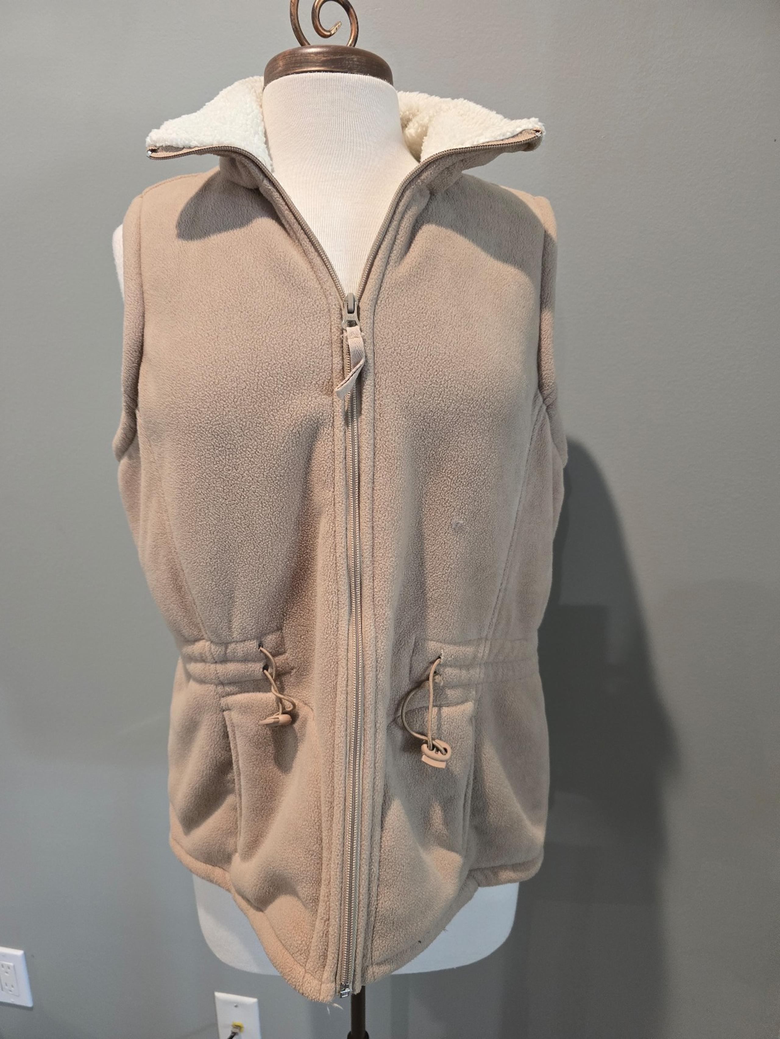 Boutique sherpa vest sz large - CJ Banks