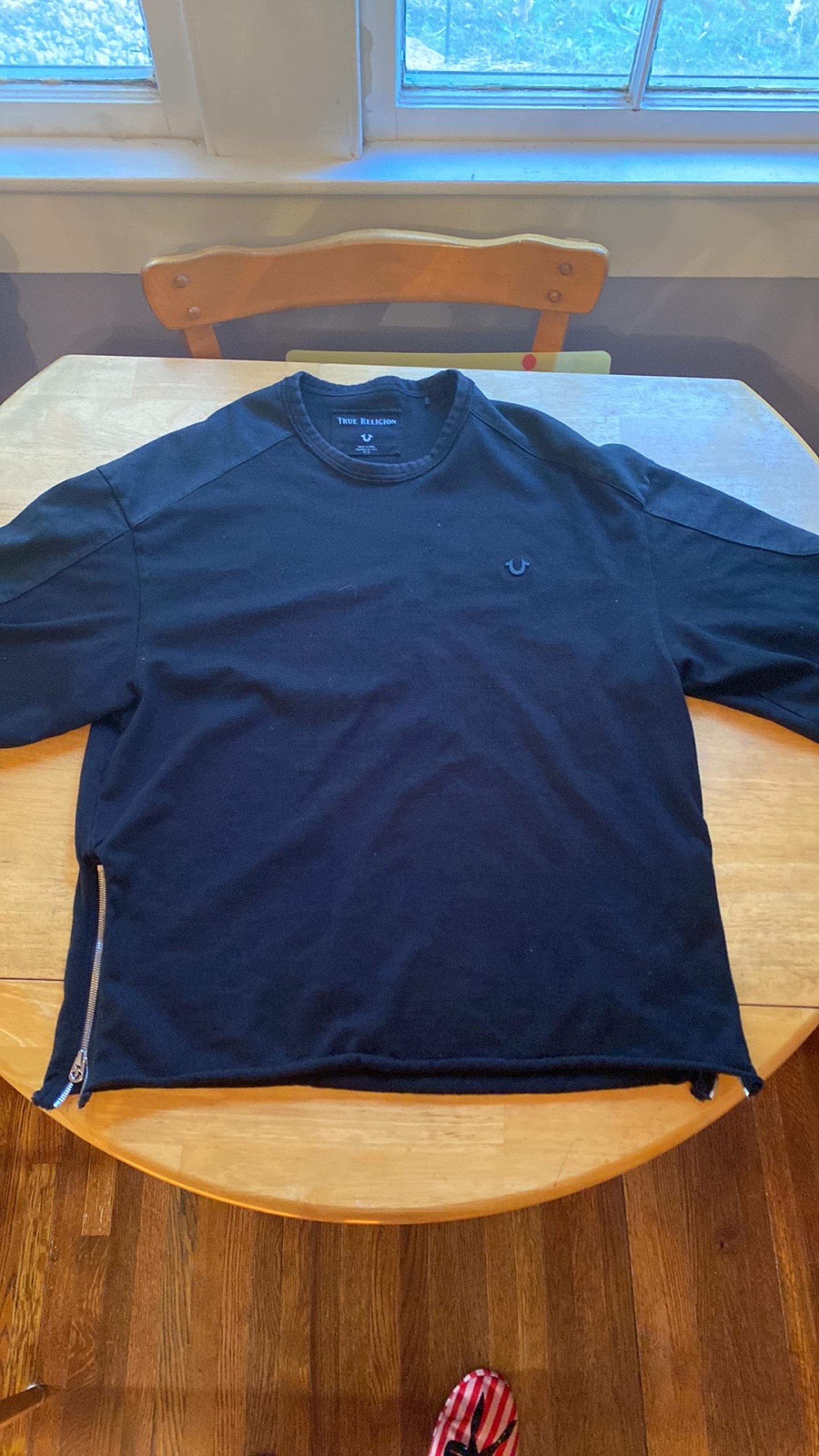 True Religion Sweatshirt Mens size M black Crewneck Sweater Pullover Spell Out s