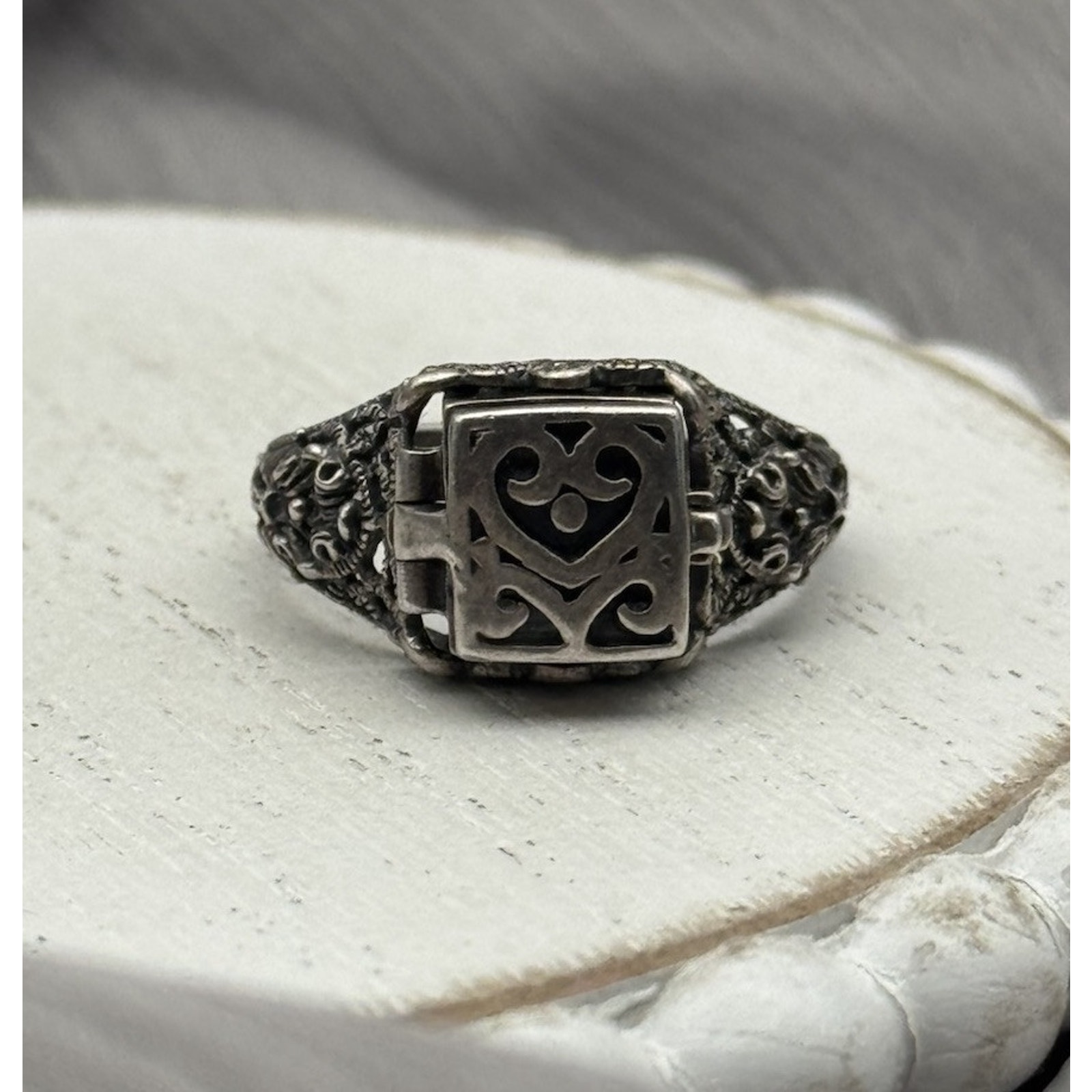 vintage Bali Sterling Silver 925 handmade prayer locket ring Size 9 / 5.61 G