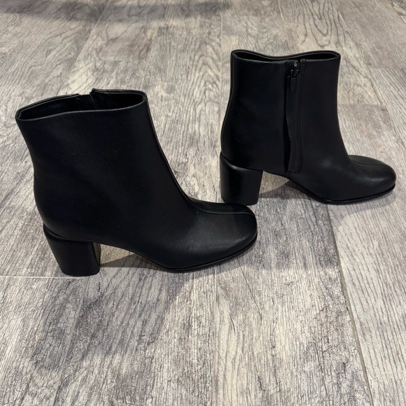 New Vince black leather Maggie boots