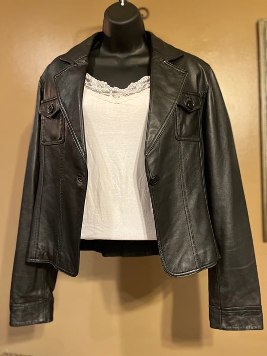 Monroe & Main Women’s Genuine Leather Jacket