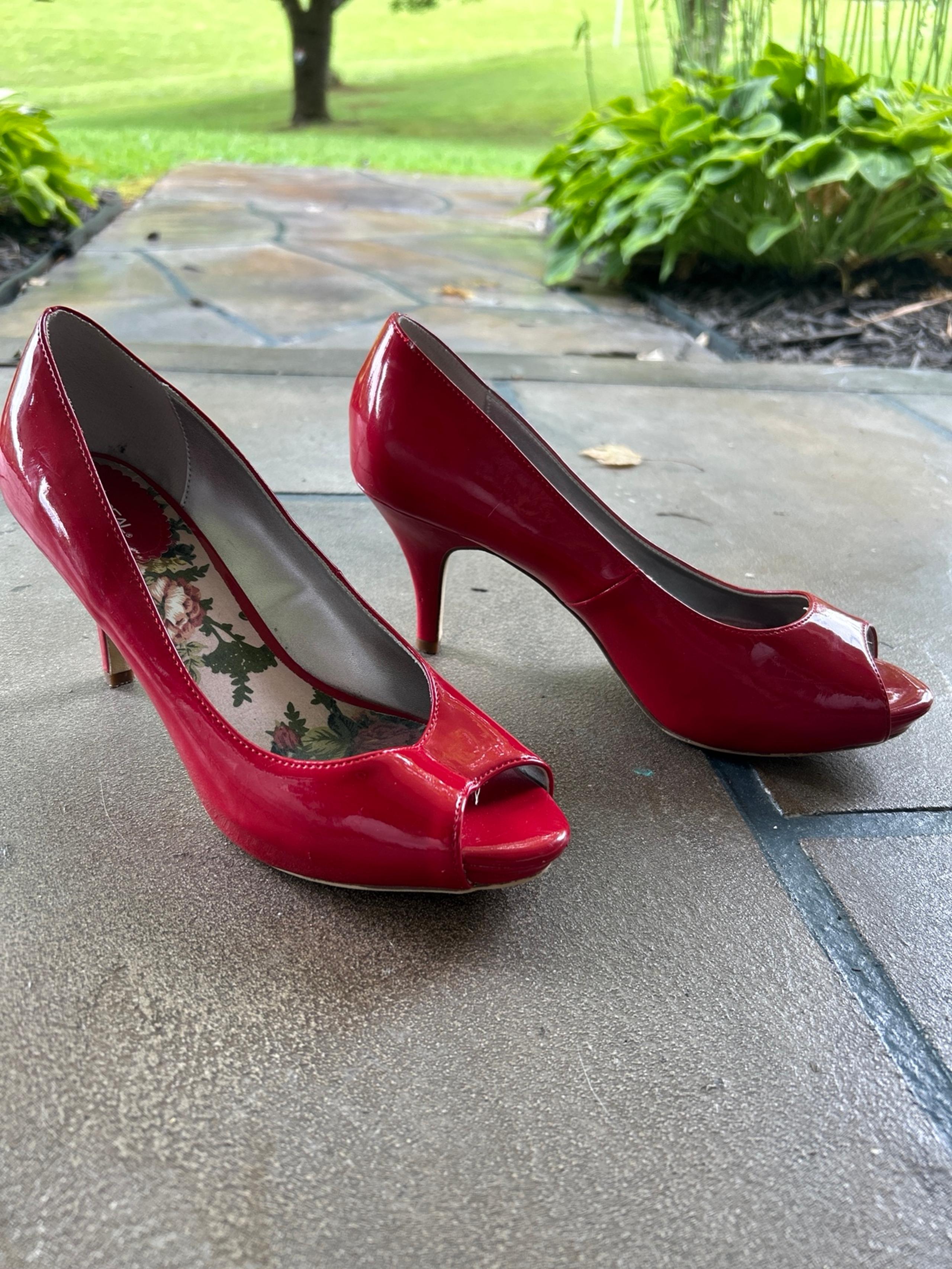 X-Appeal Red Peep Toe Stiletto Pumps Size 8.5