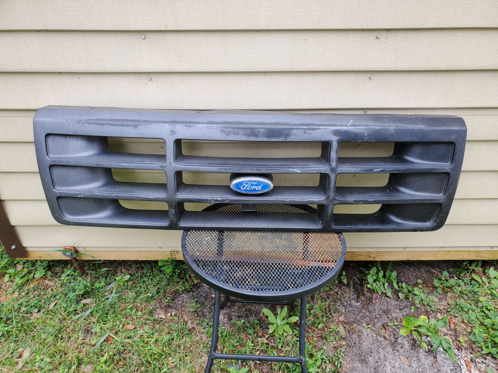 Front Grille For 1992-1996 Ford F-150 & 1992-1997 Ford F-250 Black Plastic OEM