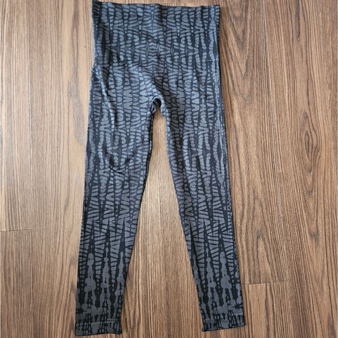 SPANX Look at Me Now LAMN Gray and Black Geo Pattern Leggings S Small