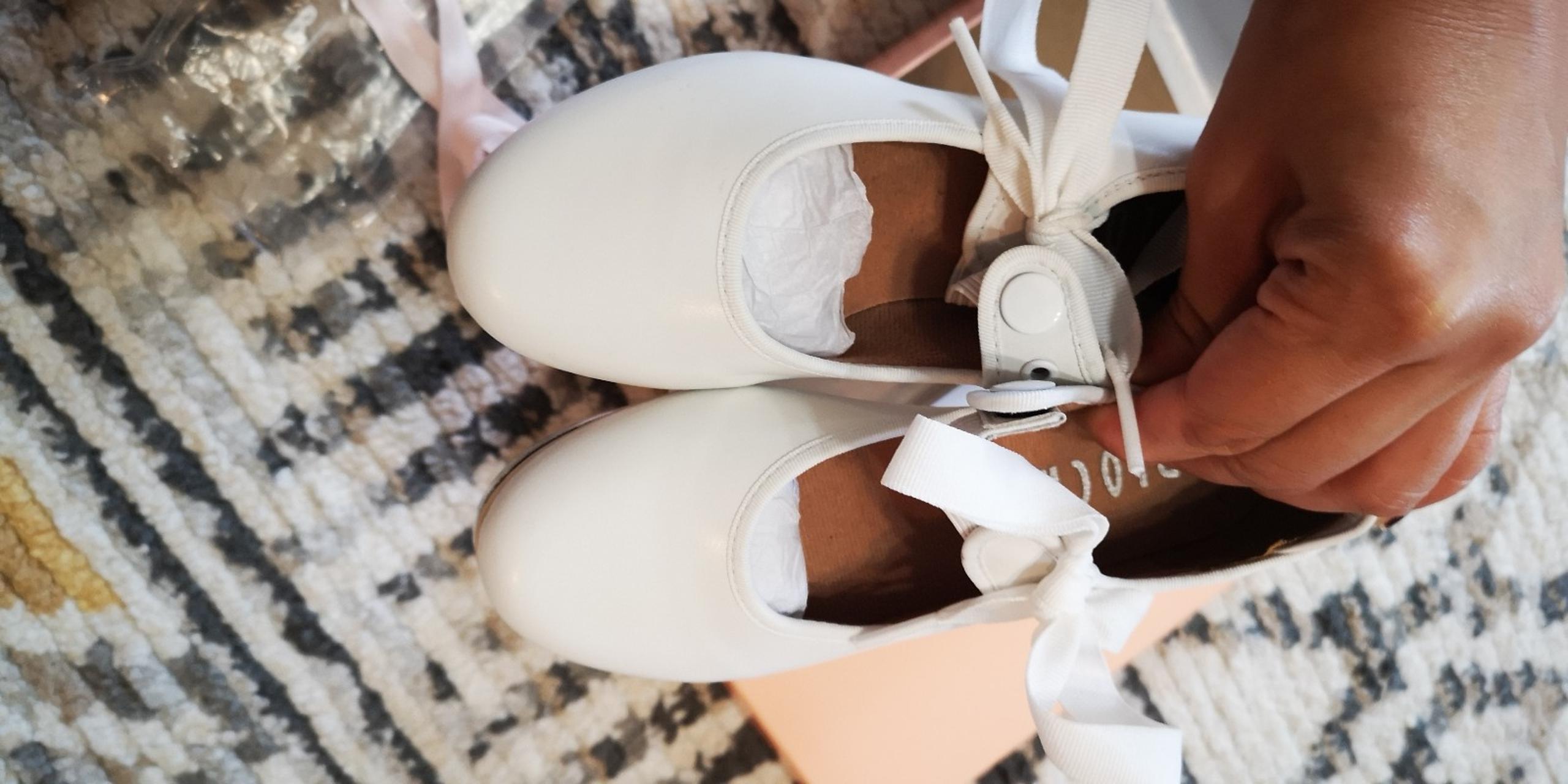 girl's Bloch tap shoes size 11.5 wide