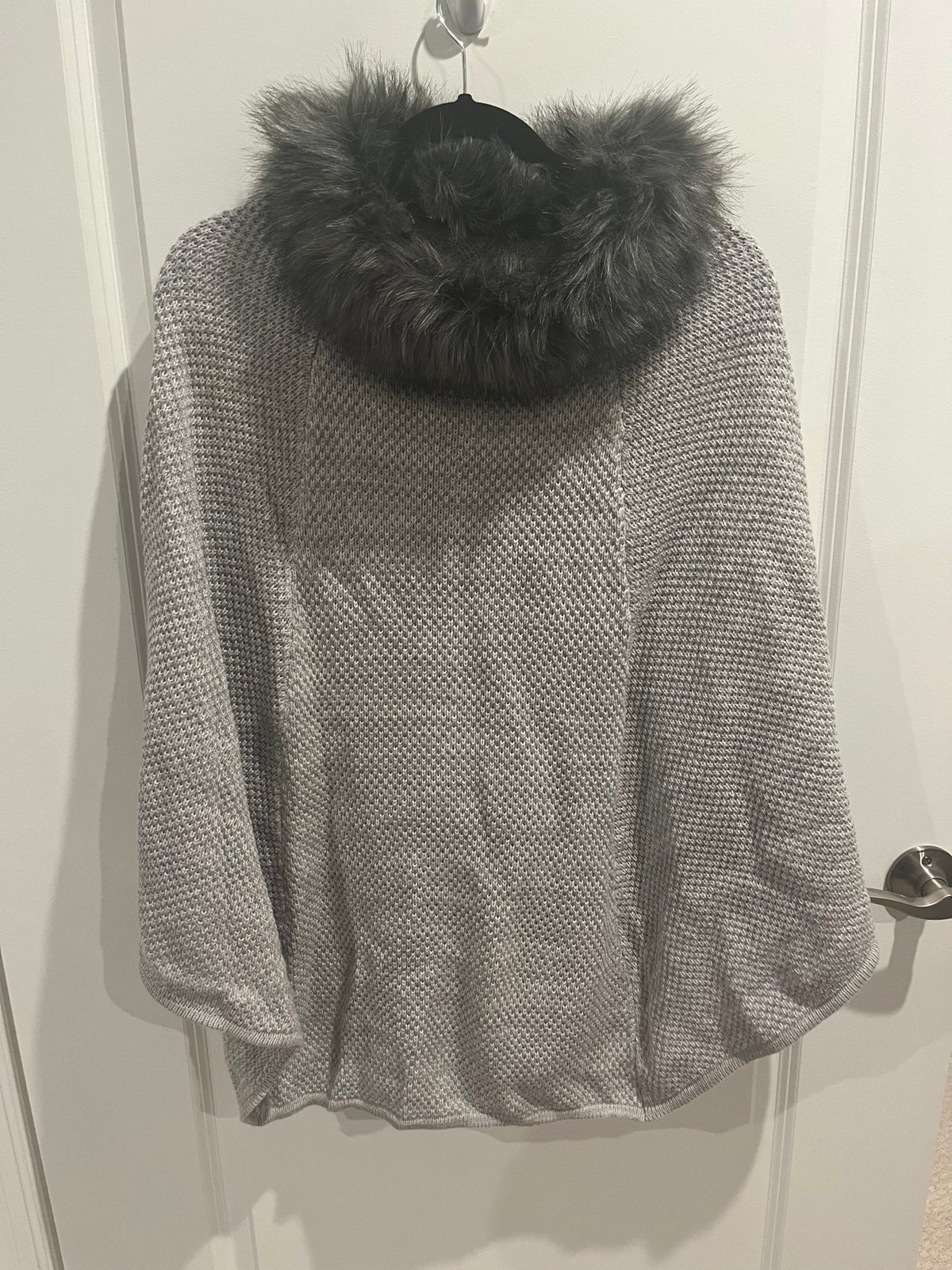 Ann Taylor faux fur collar gray sweater poncho one size