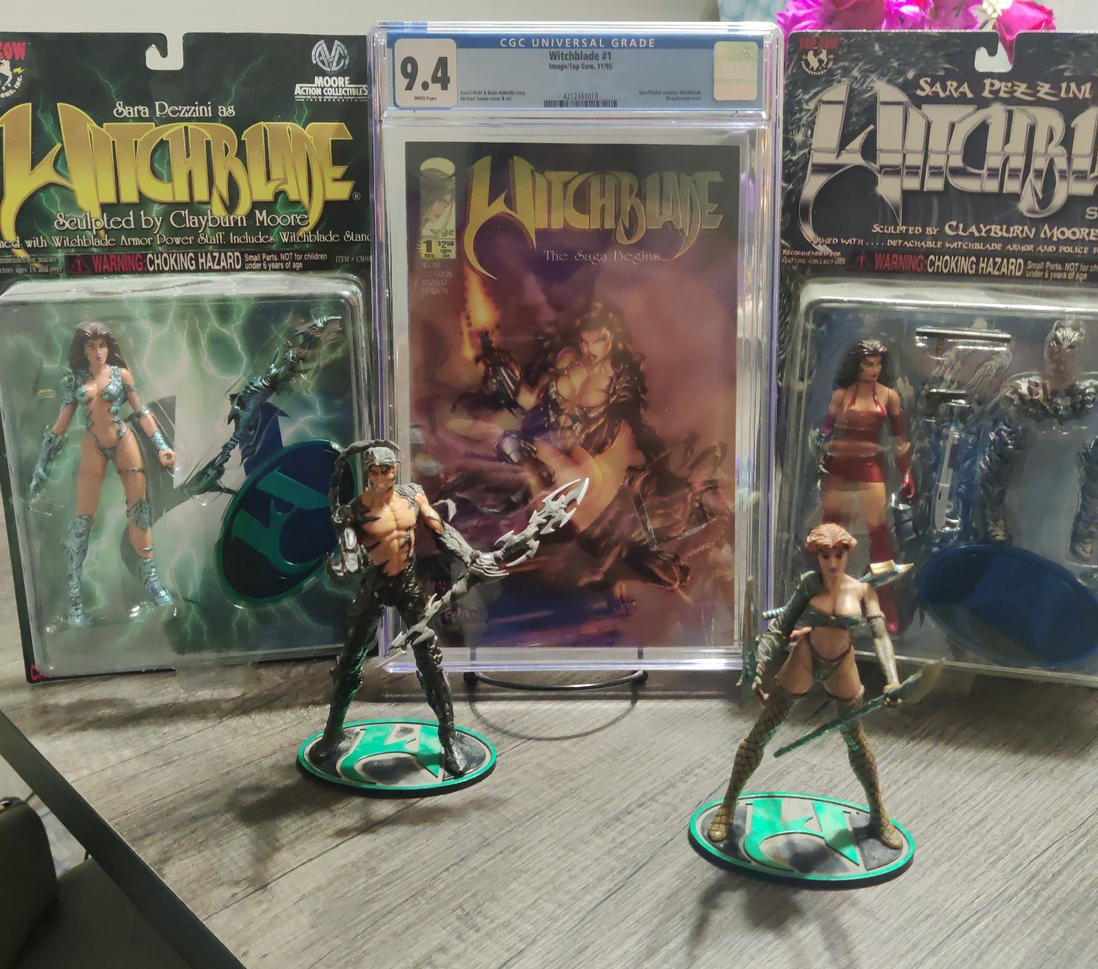 Witchblade 1 CGC 9.4 plus toys