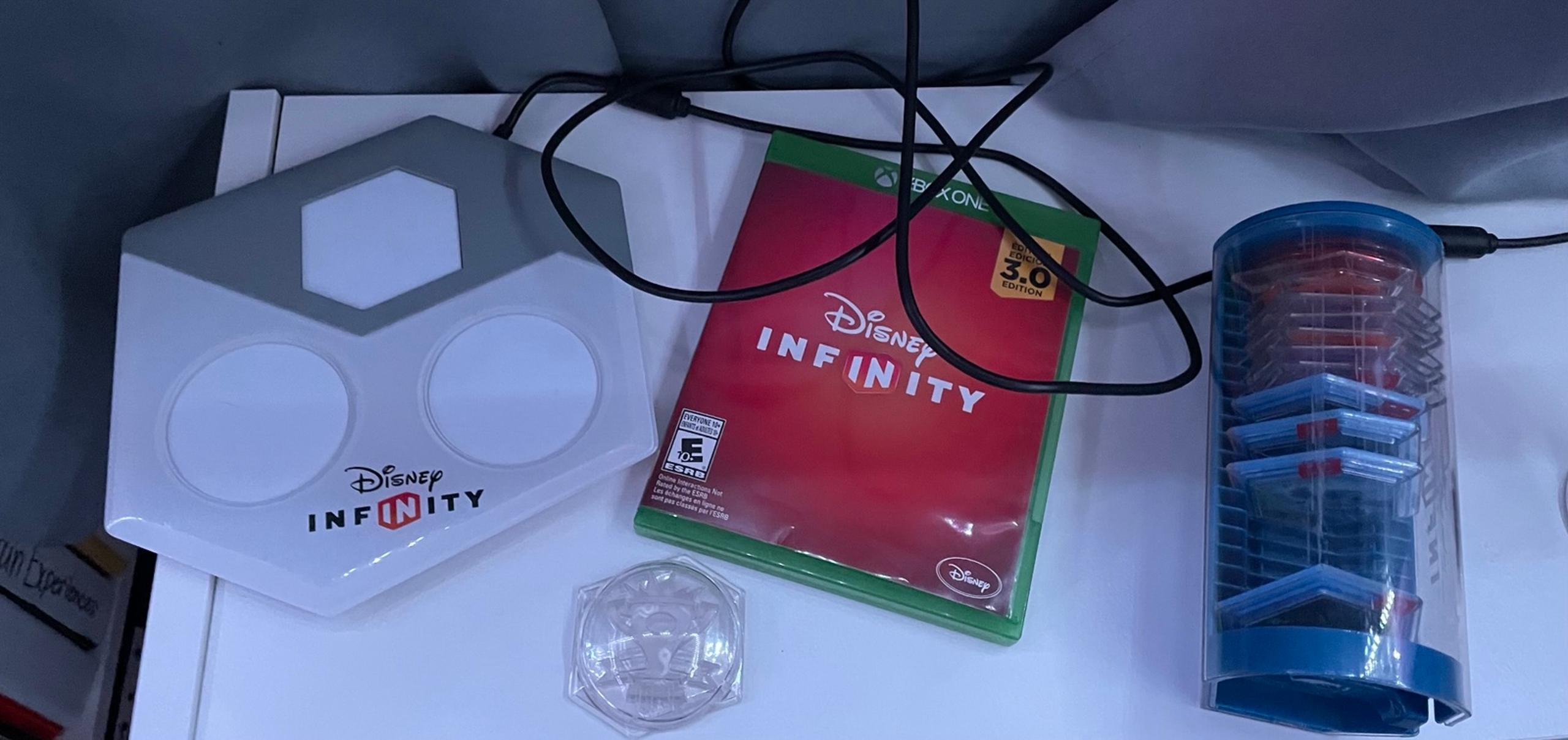 Disney Infinity Xbox one Game/Pad and add ons