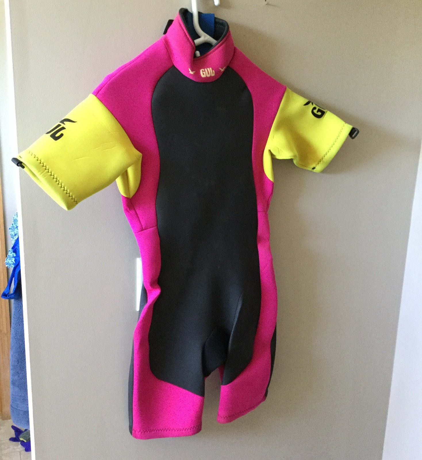 Sports wet suit
