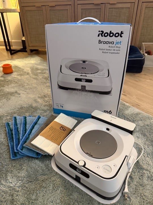 iRobot Braava Jet M6 Smart Mop - White (Barely Used, Extras Included!) - M611020