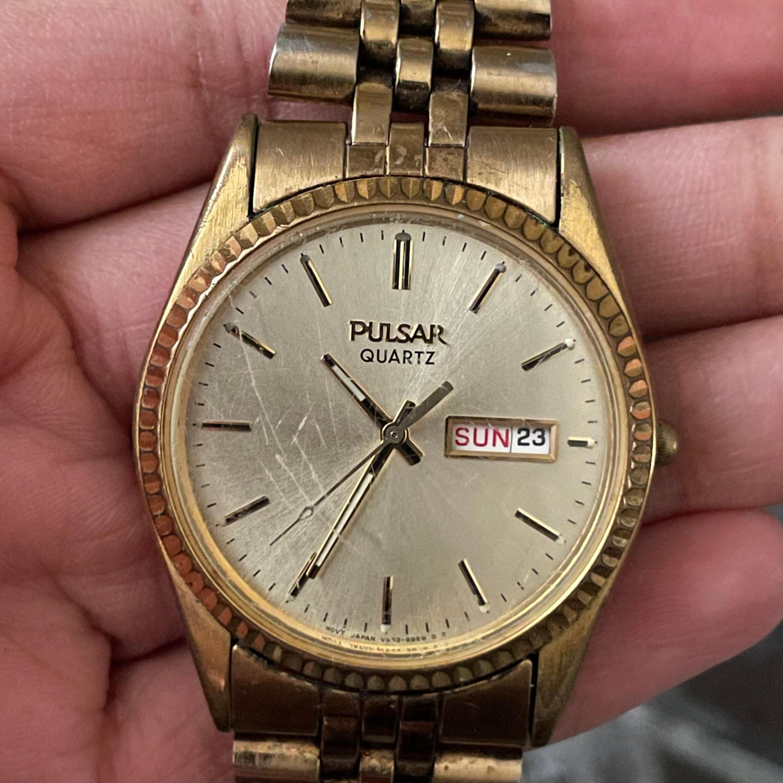 Vintage Men’s Pulsar Bi-Lingual Day-Date Watch