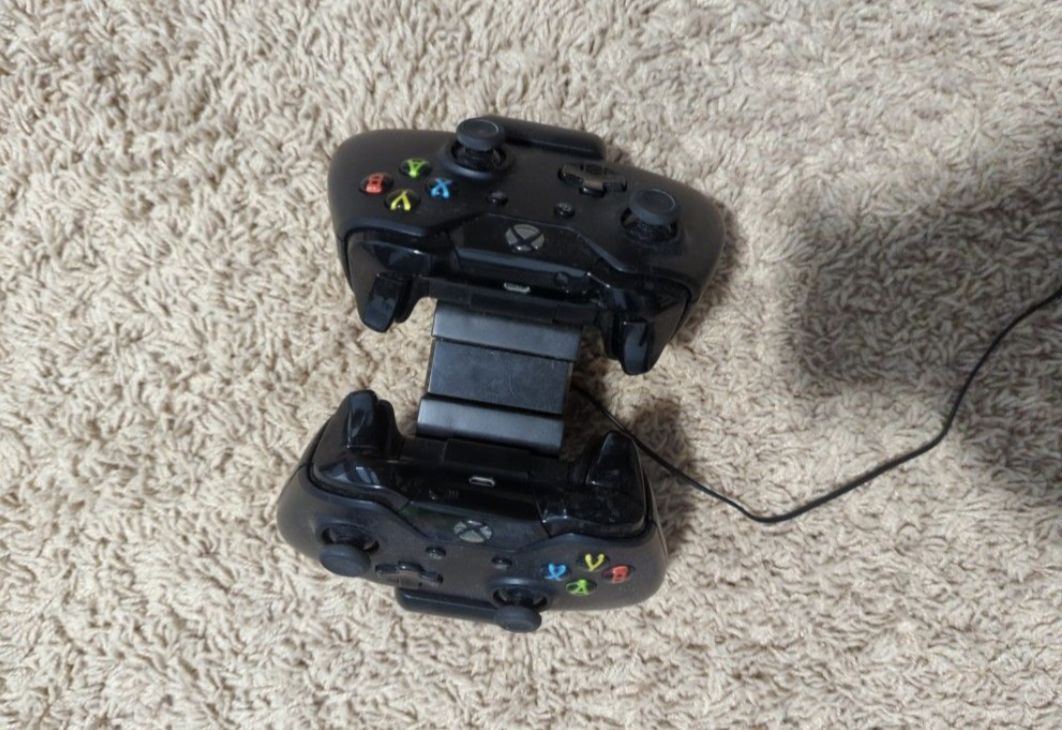 2x Microsoft Wireless Controller for Xbox Series X|S