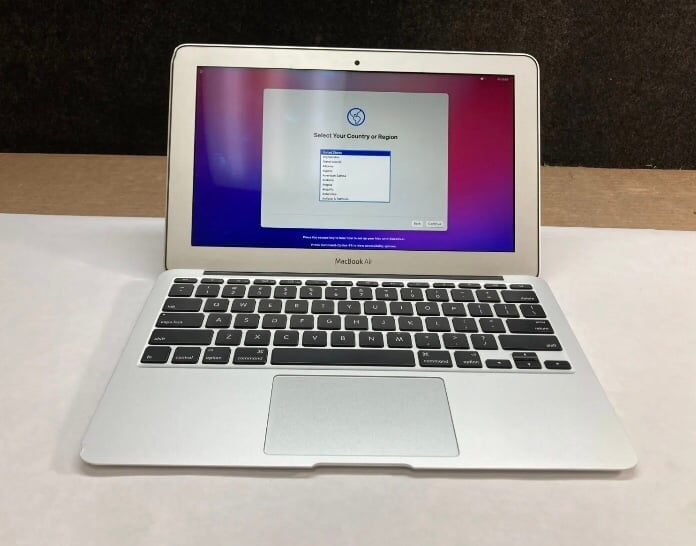 Apple MacBook Air Laptop- 2020 Big Sur OS, battery charger included