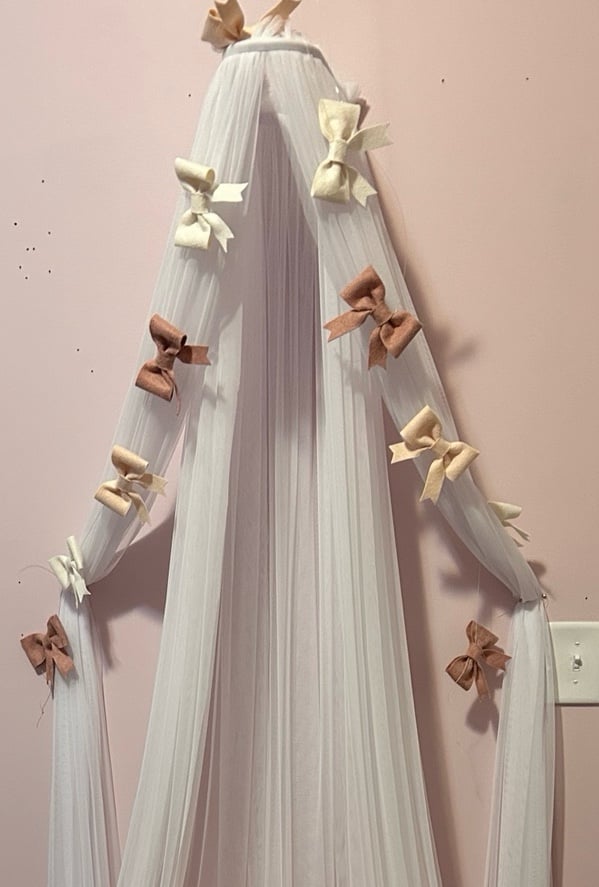Felt bow garland