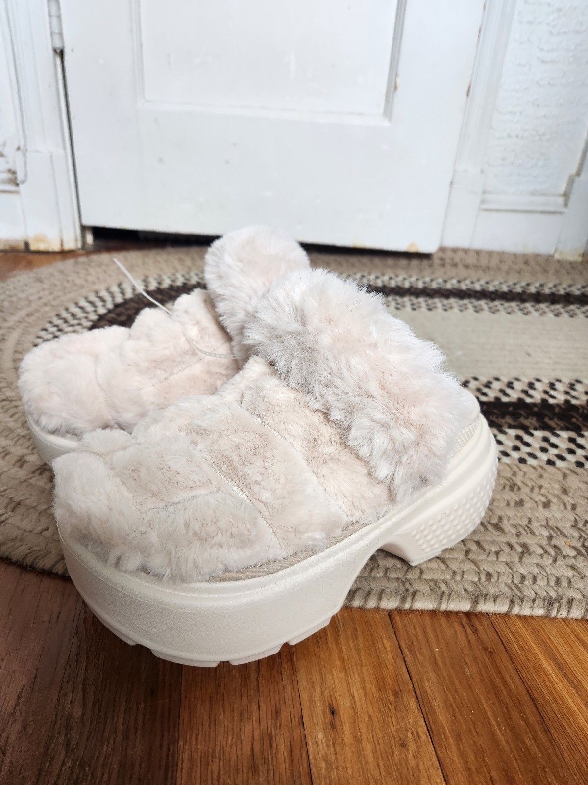 Crocs Stomp fur lined clog size 6