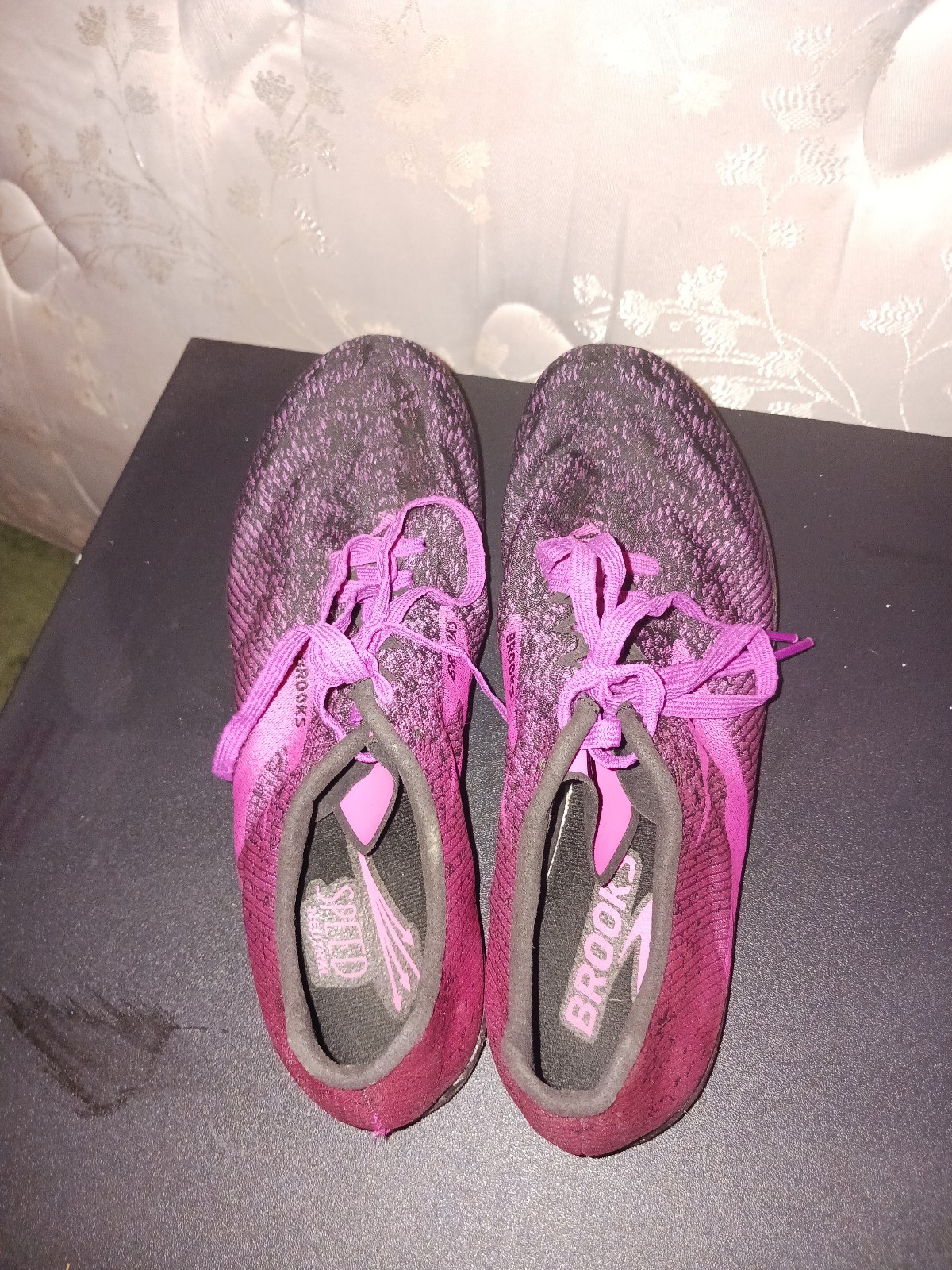 Pre owned like new Girls size 7.5 track shoes
