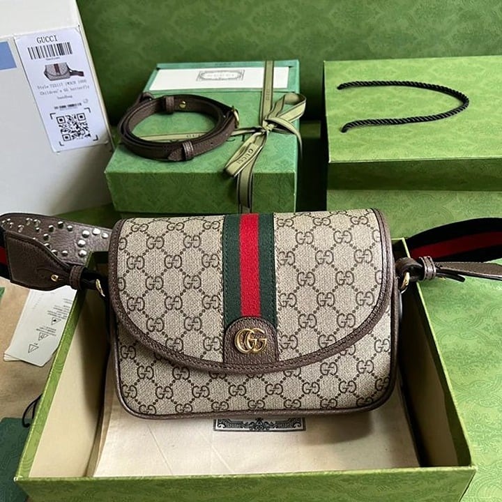 Crossbody shoulder bag