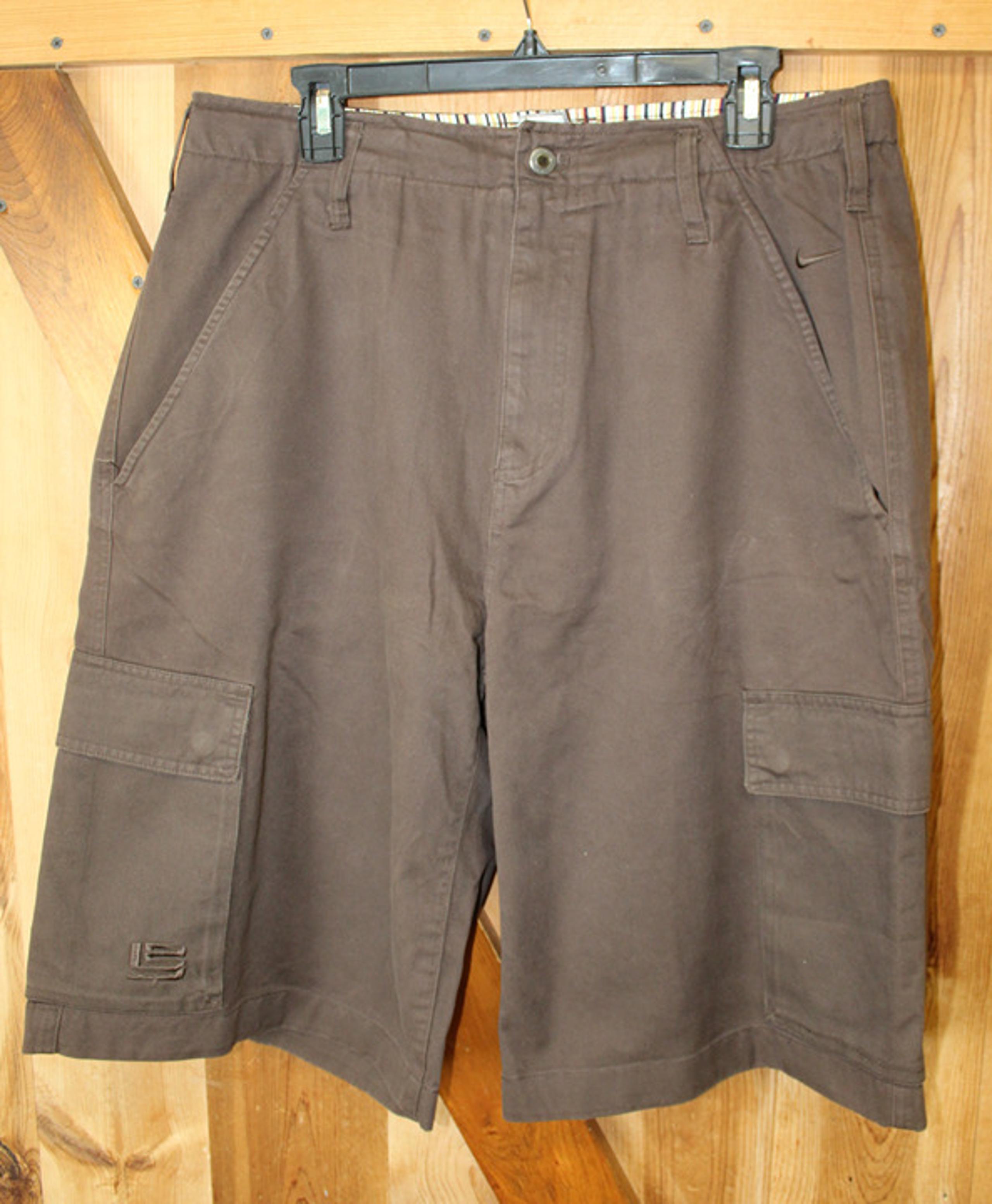 Nike Vintage Cargo Shorts ~ Dark Brown Khaki ~ Men's Size 34