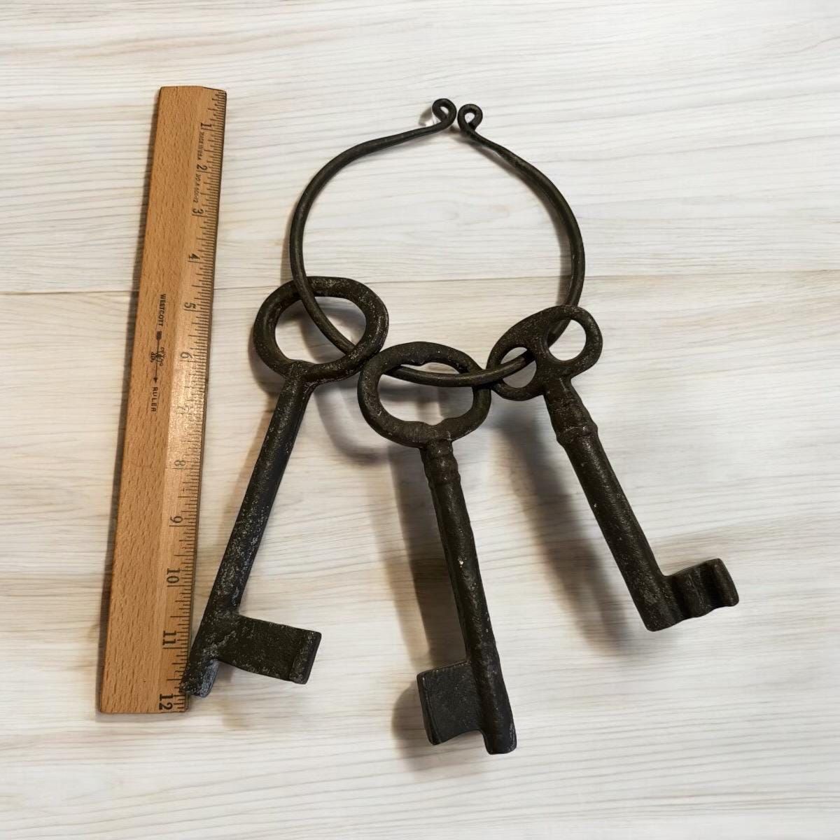 Old skeleton set of 3 barrel castle keys, Put on cast iron chain.
